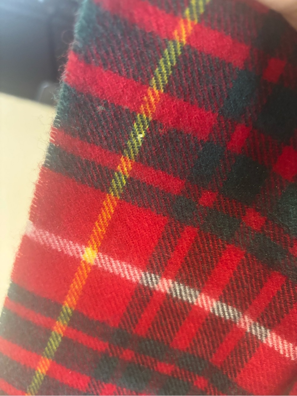Ingles Buchan 100% Lambswool Tartan Scarf 12 X 62” Scotland Fringe Red Holiday - Picture 9 of 13